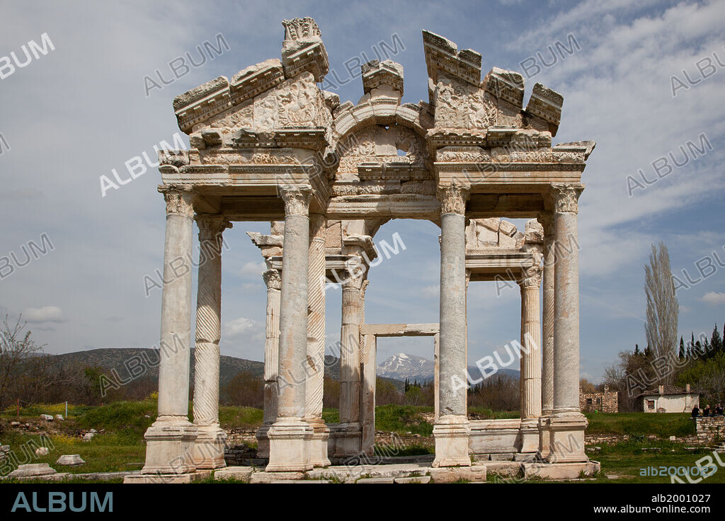Turkey, Aphrodisias, Tetrapylon. The Tetrapylon, built in the reign of Hadrian (117-138 AD), was a monumental gateway which greeted pilgrims when they approached the Temple of Aphrodite. The Tetrapylon consisted of four rows of four columns.