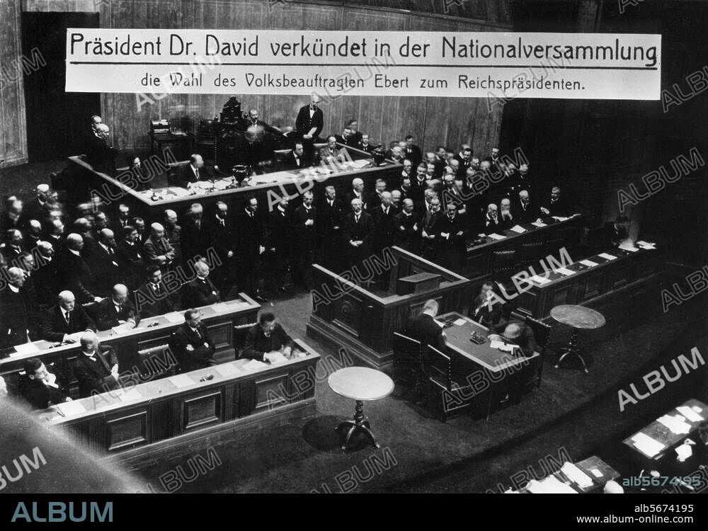 Weimar Republic / Friedrich Ebert is elected 1st President of Germany by the National Assembly on 11 February 1919. at the National Theatre in Weimar. President of the Nat. Assembly Eduard David announces the result of the election before the National Assembly. Photo. Berlin, Sammlung Archiv für Kunst und Geschichte.