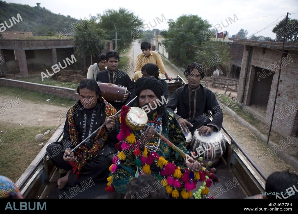 AQIB KHAN in WEST IS WEST, 2010, directed by ANDY DE EMMONY. Copyright BBC FILMS/ASSASSIN FILMS.