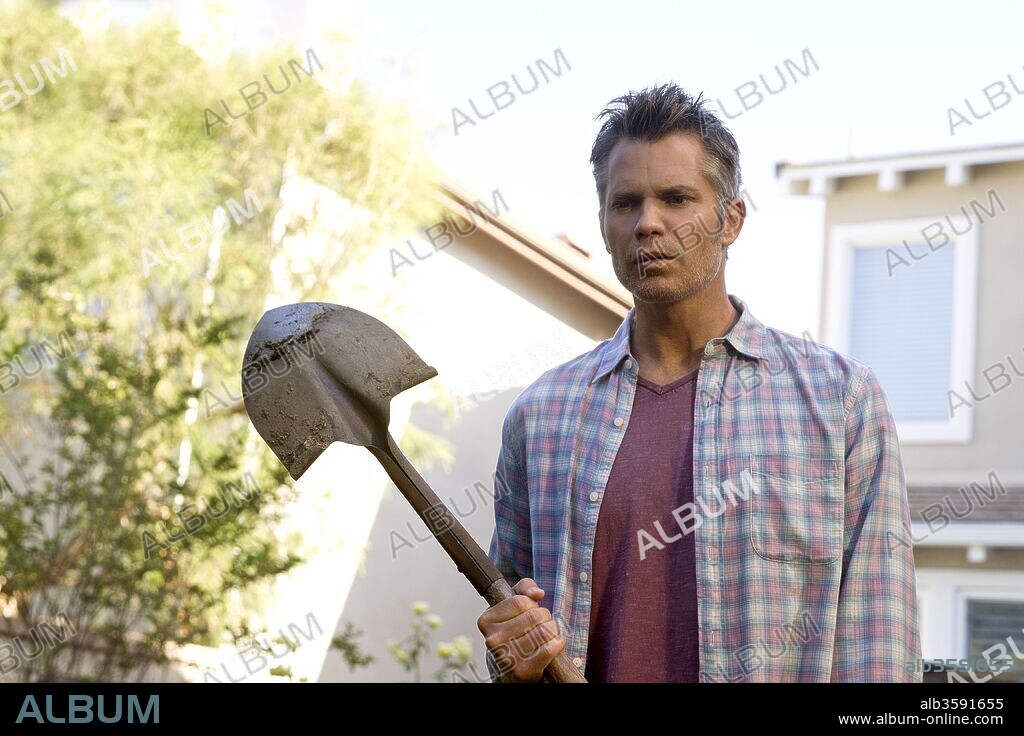 TIMOTHY OLYPHANT in SANTA CLARITA DIET, 2017, directed by VICTOR FRESCO. Copyright GARFIELD GROVE PROD/KATCO/OLYBOMB PROD/FLOWER FILMS/KAPITAL.