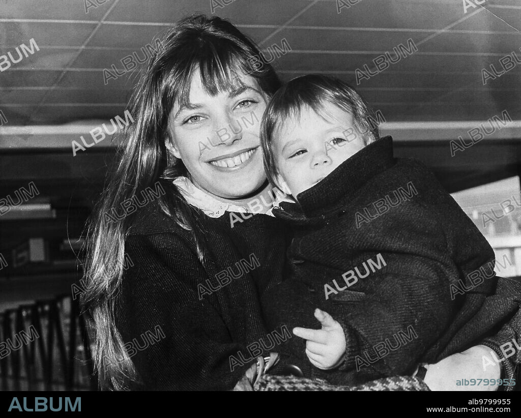 Jane birkin, charlotte gainsbourg, 1972.