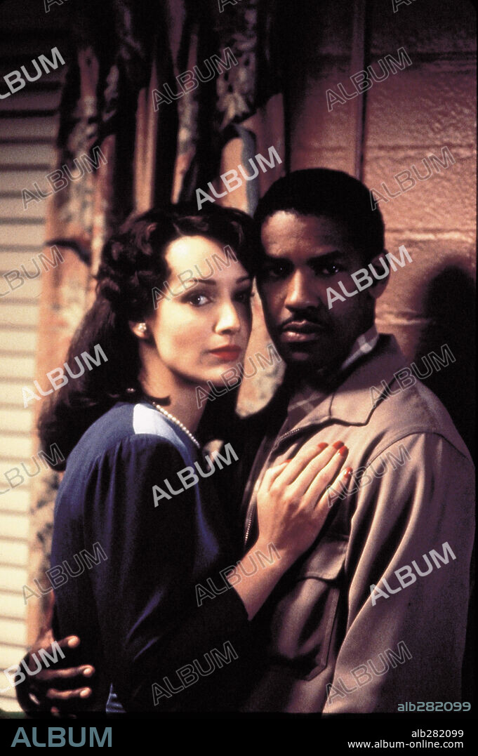 DENZEL WASHINGTON and JENNIFER BEALS in DEVIL IN A BLUE DRESS, 1995, directed by CARL FRANKLIN. Copyright TRI STAR PICTURES / TALAMON, BRUCE.