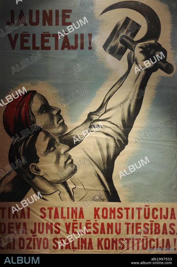 HISTORIA. LETONIA. SEGUNDA OCUPACION SOVIETICA. 1944-1991. Cartel de la propaganda sovietica stalinista: los votantes Nuevos! sólo Constitución de Stalin le ha dado el poder de voto. ¡Viva la Constitución de Stalin ". Museo de la Ocupación. Riga. Letonia.