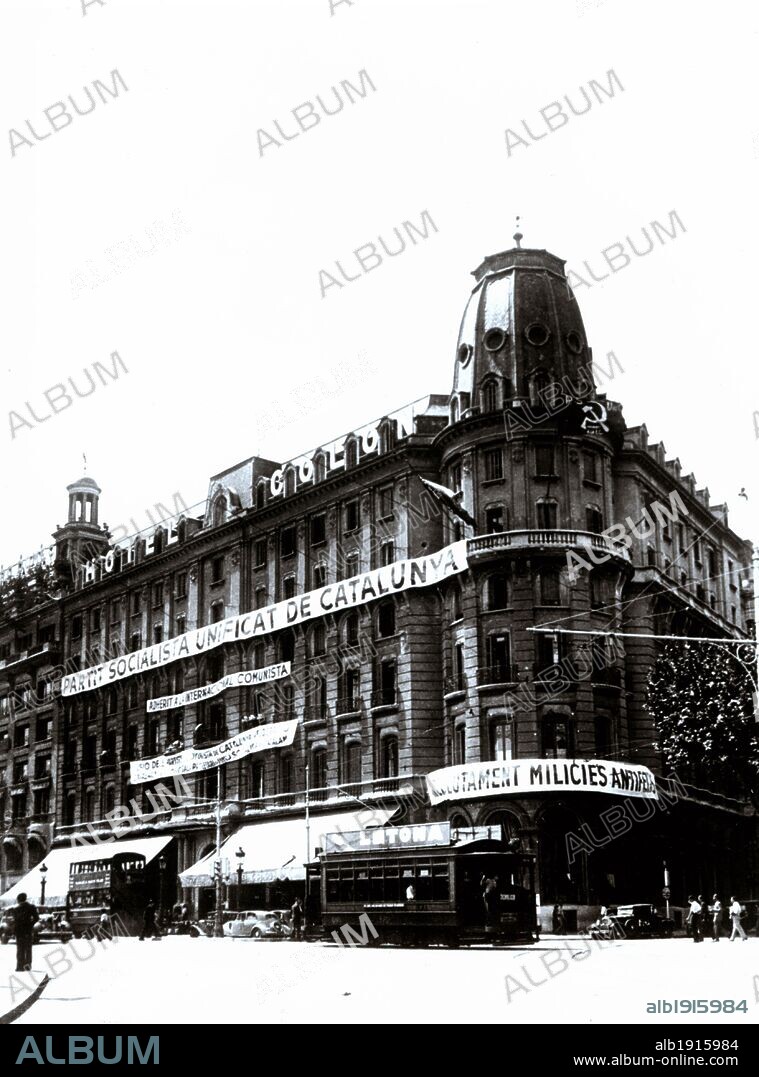 Guerra civil española. Hotel Colón en la plaza de Catalunya, de Barcelona, incautado por las milicias. 19 julio de 1936.