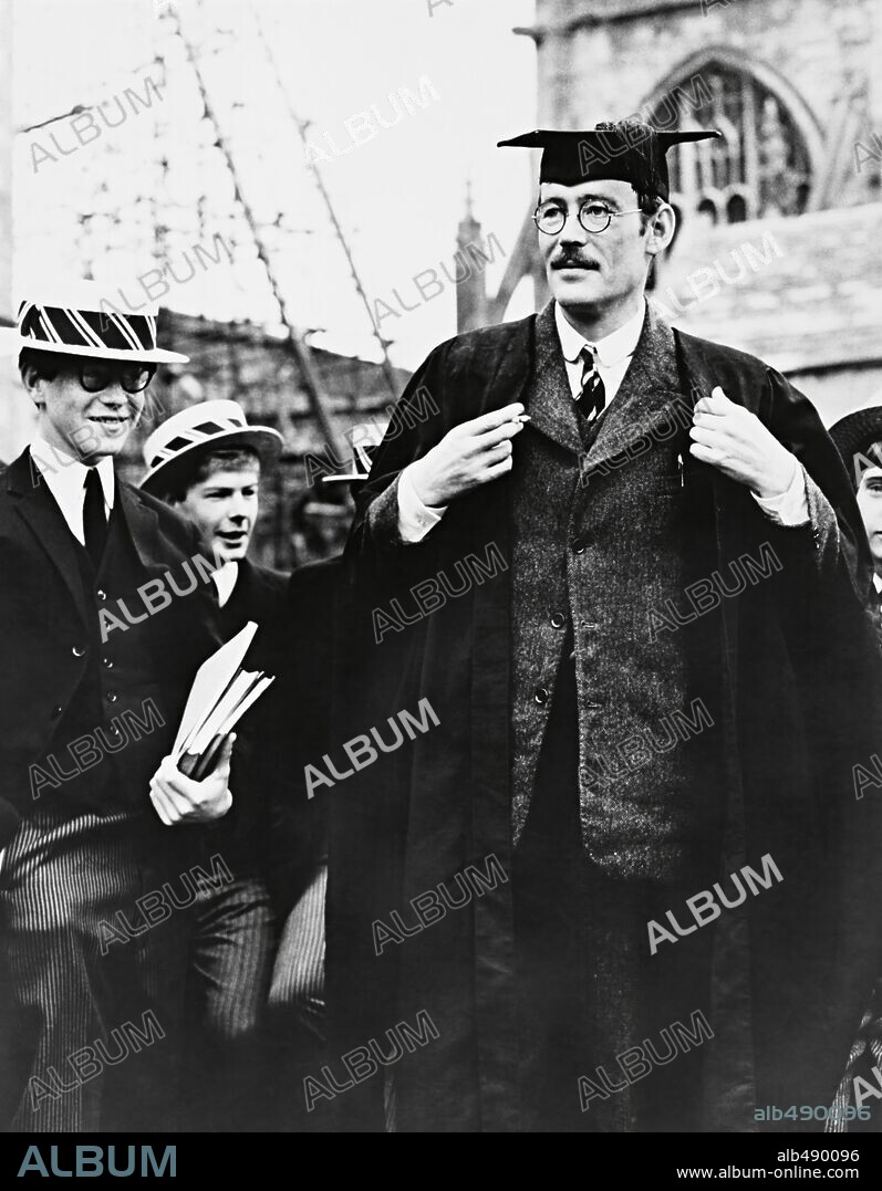 PETER O'TOOLE en ADIOS MR. CHIPS, 1969 (GOODBYE, MR CHIPS), dirigida por HERBERT ROSS. Copyright M.G.M.