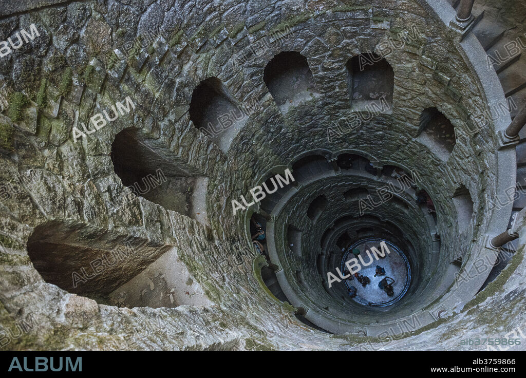 Poco Iniciatico, Quinta da Regaleira, UNESCO World Heritage Site, Sintra, Portugal, Europe.