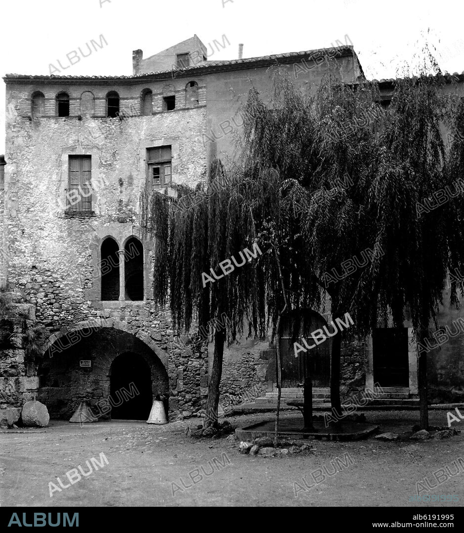 BOVEDA DEL PALLOL EN LA PLAZA DEL PALLOL - CONSTRUCCION GOTICA LEVANTADA SOBRE EL ANTIGUO FORO ROMANO - BLANCO Y NEGRO - AÑOS 60.