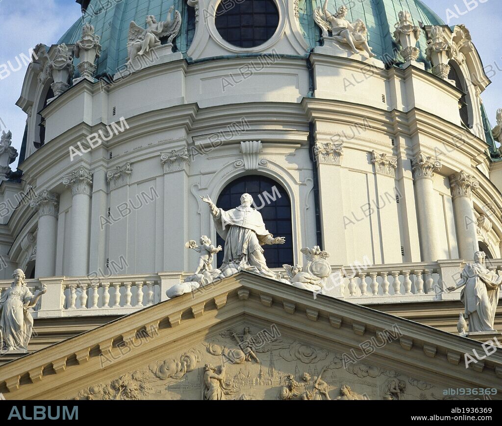 ARTE BARROCO. AUSTRIA. FISCHER VON ERLACH, Johann Bernhard (Graz, 1656Viena, 1723). Arquitecto austríaco. KARLSKIRCHE o IGLESIA DE SAN CARLOS BORROMEO (1716-1737). Detalle del frontón, cuyos relieves son obra de Giovanni STANETTI, en los que se describen los sufrimientos de los vieneses durante la peste de 1713. VIENA.