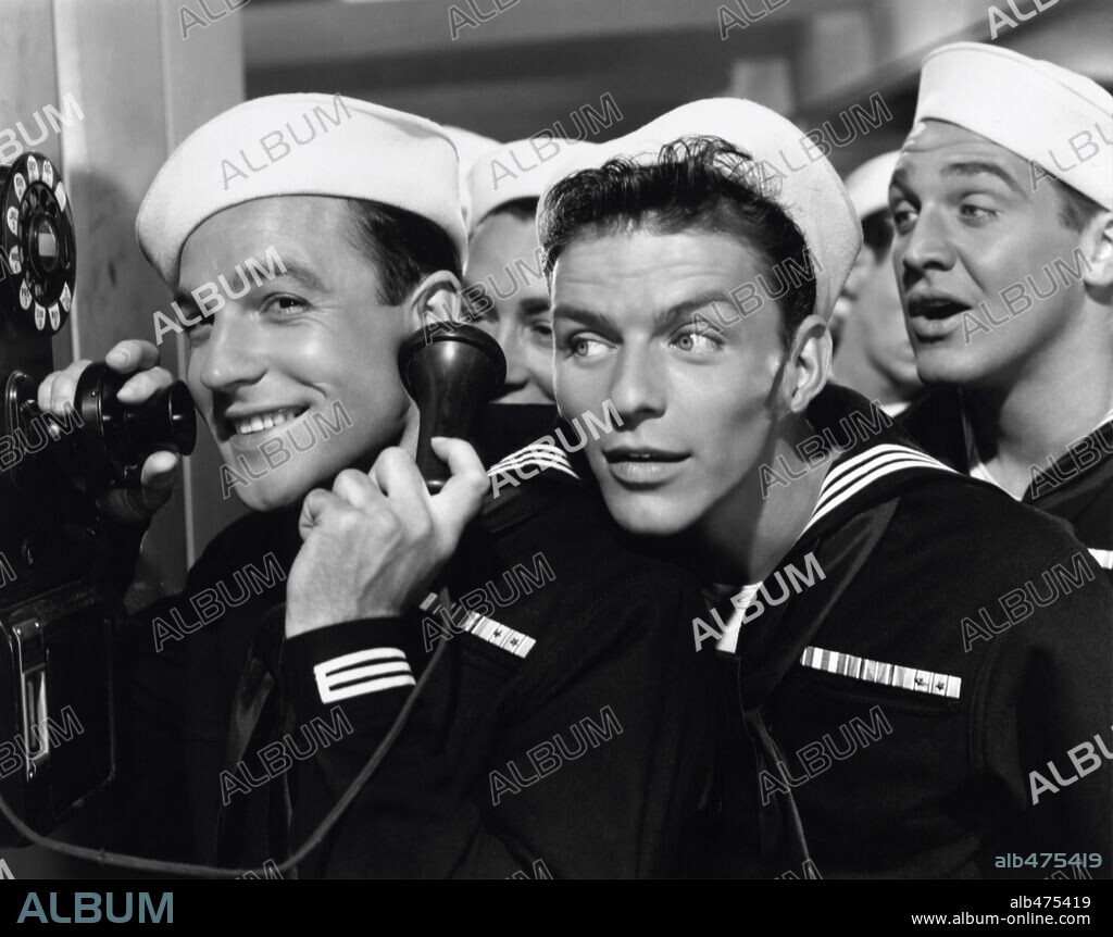 FRANK SINATRA y GENE KELLY en LEVANDO ANCLAS, 1945 (ANCHORS AWEIGH), dirigida por GEORGE SIDNEY. Copyright M.G.M.