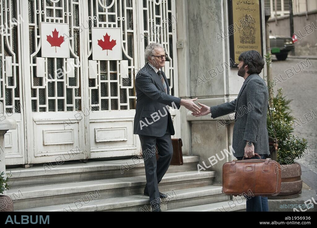 BEN AFFLECK and VICTOR GARBER in ARGO, 2012, directed by BEN AFFLECK. Copyright WARNER BROS. PICTURES.