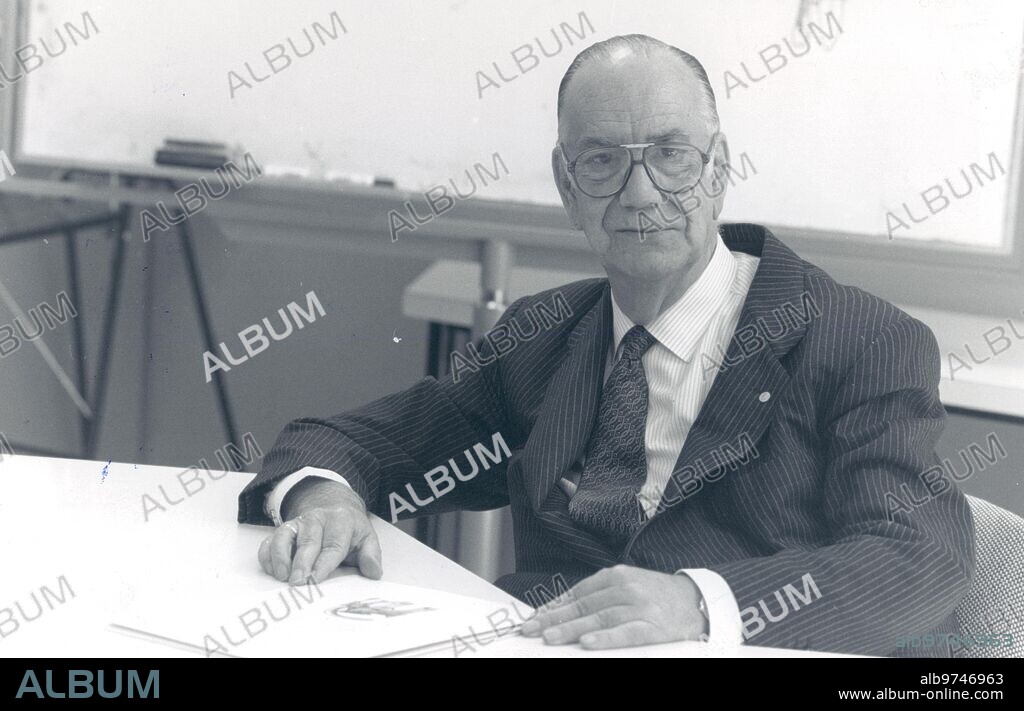 23 marzo 1993. Camilo José cela en el Master de periodismo de Abc.