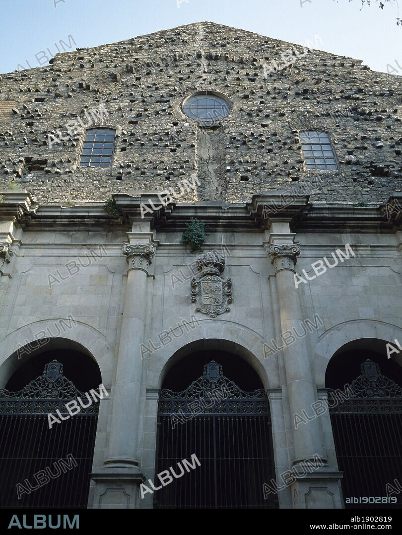 ARTE SIGLO XVIII. ESPAÑA. IGLESIA DE SANT AGUSTI NOU, del antiguo convento de los agustinos, trasladado en el año 1728 del barrio de Sant Pere. Proyectada por el ingeniero militar Alexandre de Retz. Vista de la fachada inacabada, proyectada por Pere Costa. BARCELONA. Cataluña.