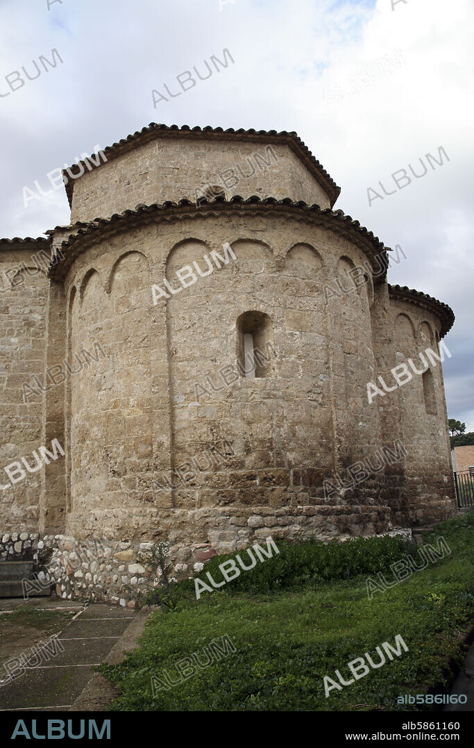 Torrelavit; Iglesia / Esglesia de Sant Marçal de Terrasola (románica del siglo XI); ábside.