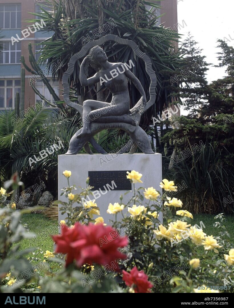 PLAZA CONSTITUCION-JARDIN-ESCULTURA-LA PERLA DEL MEDITERRANE.