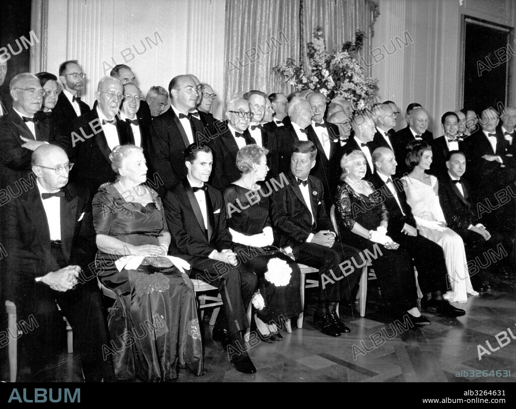 MELVIN CALVIN, ROBERT HOFFSTAEDTER, Jackie Kennedy and John F Kennedy. May 2, 1962 - Washington D.C., U.S. - Forty-nine Nobel Prize winners were honored guests of a reception at the White House in Washington given by President and Mrs. Kennedy. The picture shows the group guests (in the front row from L.); Dr. GEORGE VON BEWESY, writer, PEARL S. BUCK, Dr. RUDOLF MOESSBAUER, Mrs, HEMINGWAY; widow of the writer, President J.F. KENNEDY, Mrs. MARSHALL, widow of G. MARSHALL, Dr. MELVIN CALVIN, Mrs. KENNEDY and Dr. ROBERT HOFFSTAEDTER. (Credit Image: © Keystone Press Agency/Keystone USA via ZUMAPRESS.com). 02/05/1962