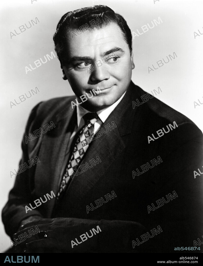 ERNEST BORGNINE en THE BEST THINGS IN LIFE ARE FREE, 1956, dirigida por MICHAEL CURTIZ. Copyright 20TH CENTURY FOX.