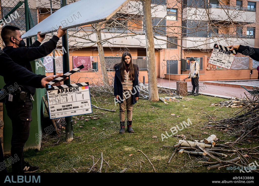 ZOE ARNAO en APAGON, 2022, dirigida por ALBERTO RODRIGUEZ, ISAKI LACUESTA, RAUL AREVALO y RODRIGO SOROGOYEN. Copyright Buendía Estudios.
