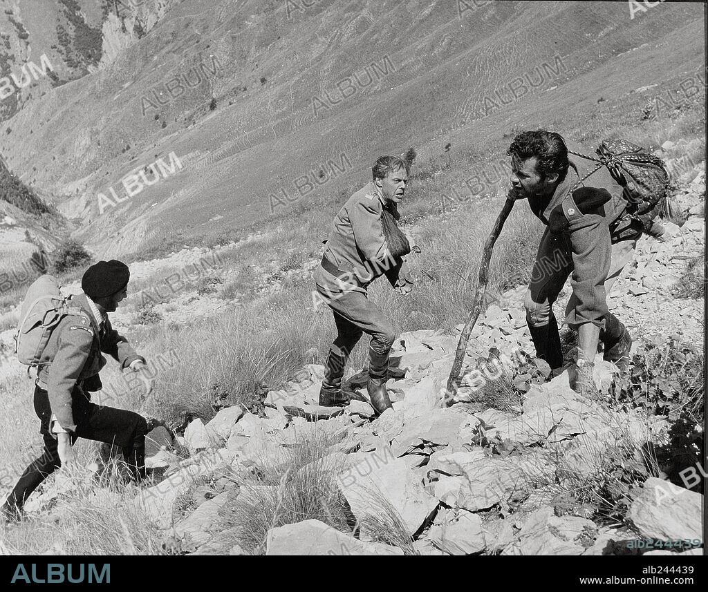 DAVID OXLEY, DIRK BOGARDE and MARIUS GORING in NIGHT AMBUSH, 1957 (ILL MET BY MOONLIGHT). Copyright RANK.