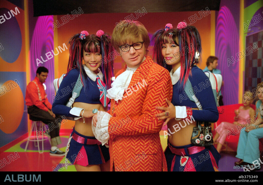 CARRIE ANN INABA, DIANE MIZOTA and MIKE MYERS in AUSTIN POWERS: GOLDMEMBER, 2002 (AUSTIN POWERS IN GOLDMEMBER), directed by JAY ROACH. Copyright NEW LINE CINEMA.