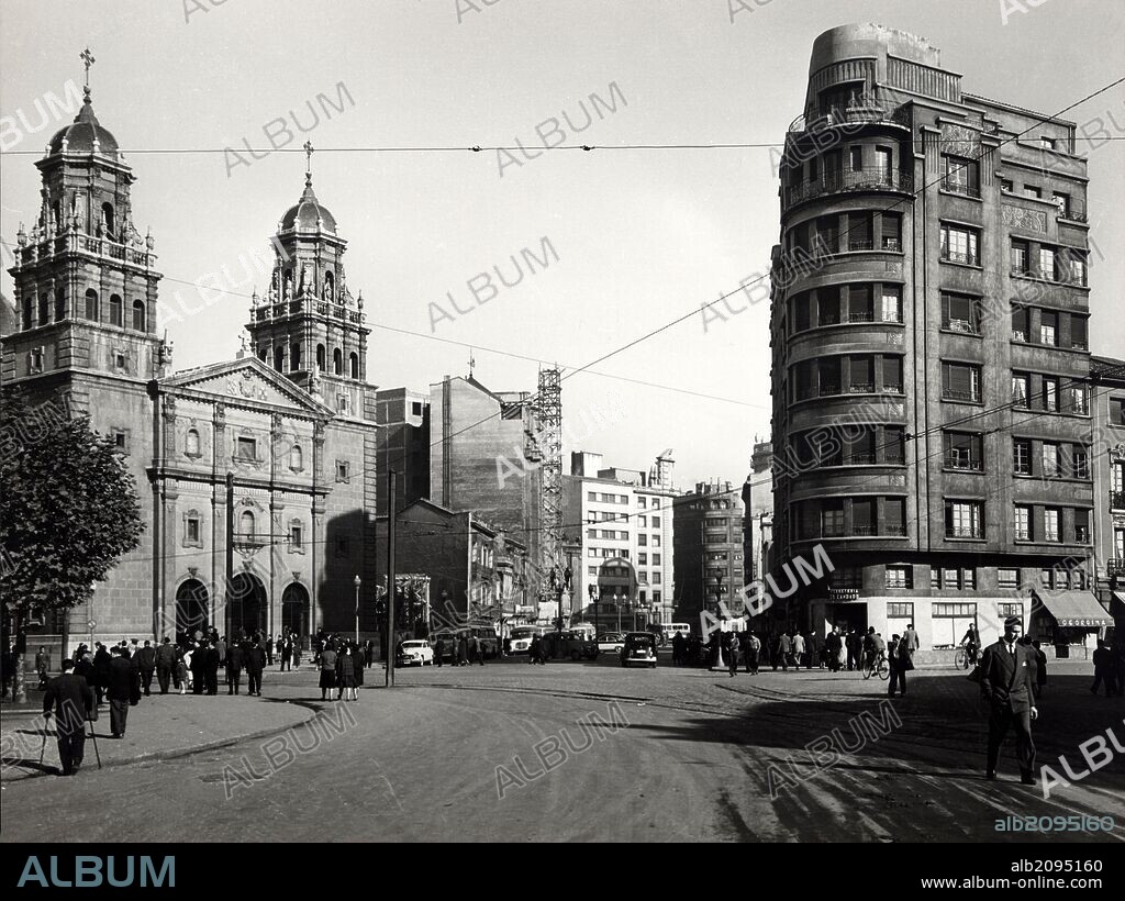 España. Asturias. Gijón. Iglesia de San José en la plaza del Carmen. Fotografía, año 1950.