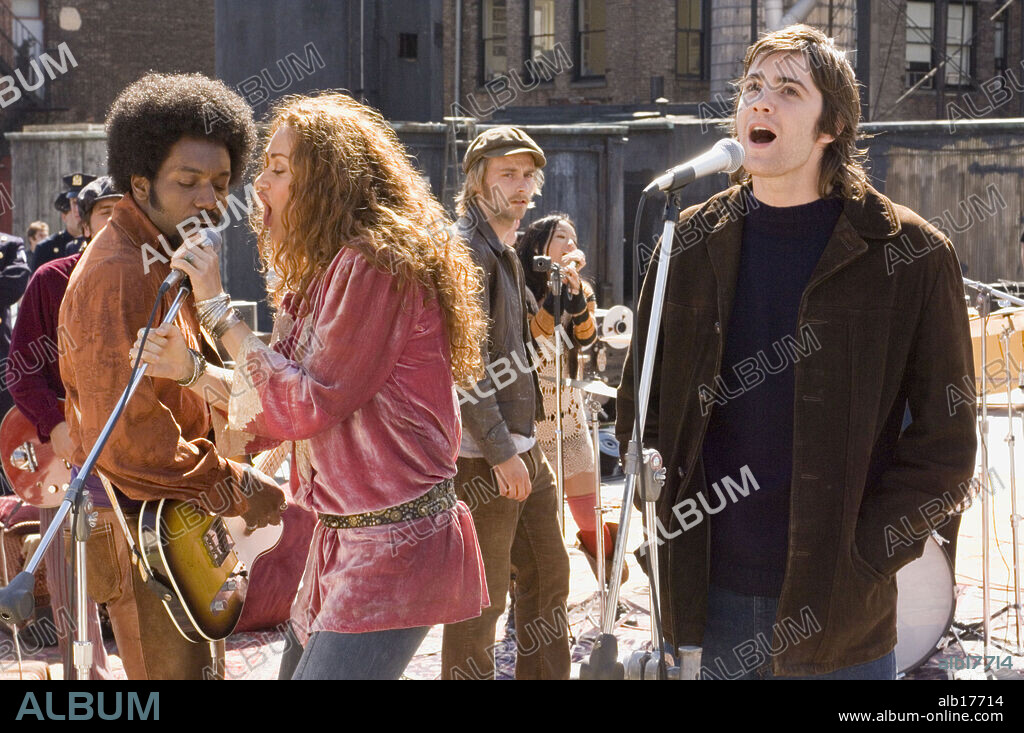 DANA FUCHS, JIM STURGESS, JOE ANDERSON and MARTIN LUTHER in ACROSS THE UNIVERSE, 2007, directed by JULIE TAYMOR. Copyright COLUMBIA PICTURES / GENSER, ABBOT.