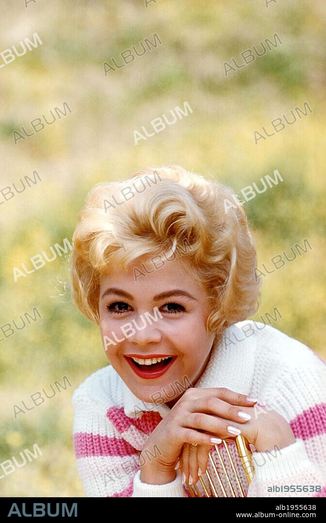 SANDRA DEE.  1960