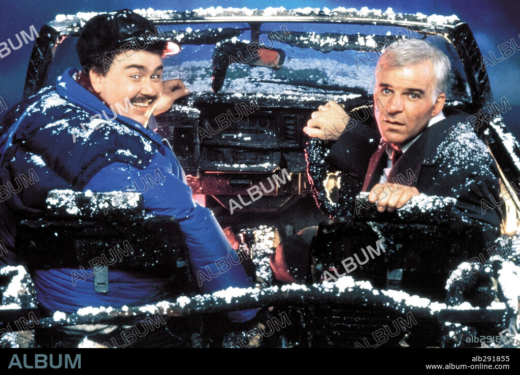 JOHN CANDY y STEVE MARTIN en MEJOR SOLO QUE MAL ACOMPAÑADO, 1987 (PLANES, TRAINS & AUTOMOBILES), dirigida por JOHN HUGHES. Copyright PARAMOUNT PICTURES.