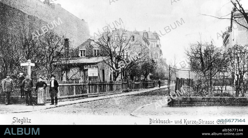 Berlin-Steglitz, Birkbuschstraße. Altbebauung mit Gartenland an der Birkbusch- / Ecke Kurze Straße. Fotopostkarte, um 1910.