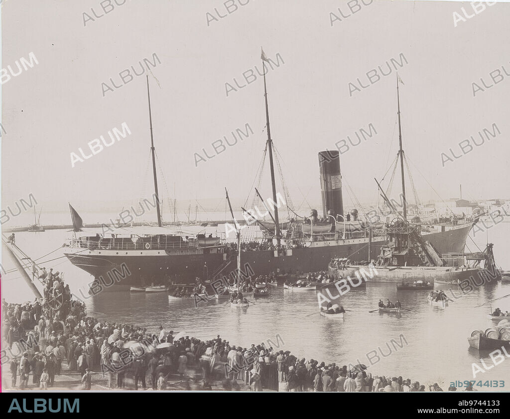 Alicante, 01/31/1898. Cuban War. Disembarkation in the port of Alicante of the transatlantic liner Miguel Jover.