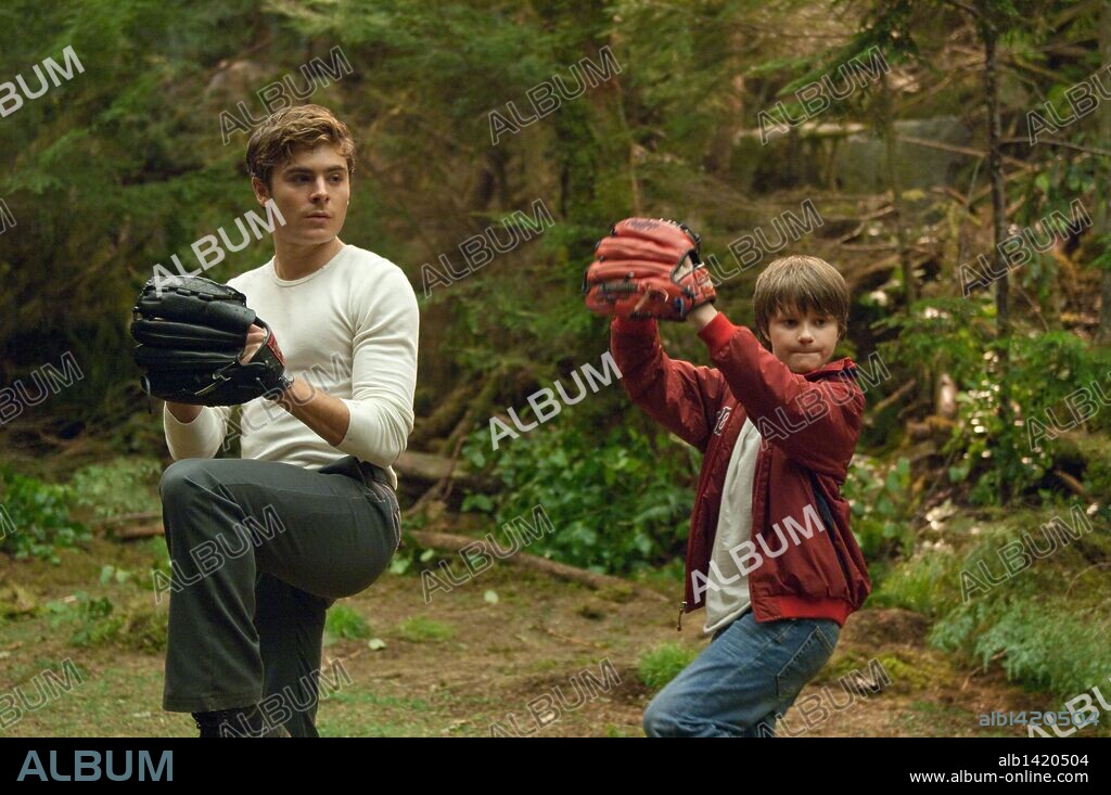 CHARLIE TAHAN y ZAC EFRON en SIEMPRE A MI LADO [CHARLIE ST. CLOUD], 2010 (CHARLIE ST. CLOUD), dirigida por BURR STEERS. Copyright UNIVERSAL PICTURES.