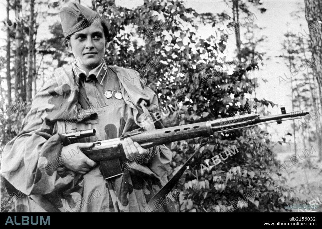 Lyudmila pavlichenko, famous 26 year old russian guerrilla sniper who has killed 309 germans, for which she was made a senior lieutenant and given the order of lenin, a former historian, she participated in the defense of odessa and of sevastopol where she remained until the last, she has been wounded four times. 01/02/2013
