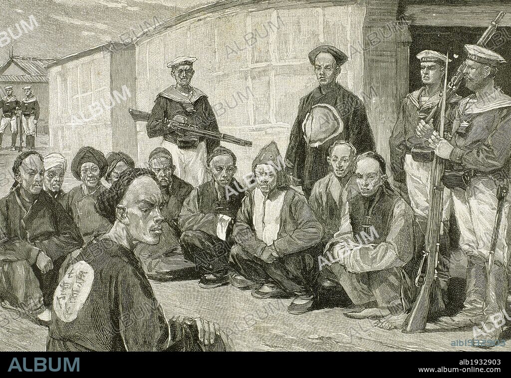 GUERRA DE LOS BOXERS (1900). Bóxers prisioneros en una aldea china custodiados por marinos alemanes. Grabado de O. Gerlach.