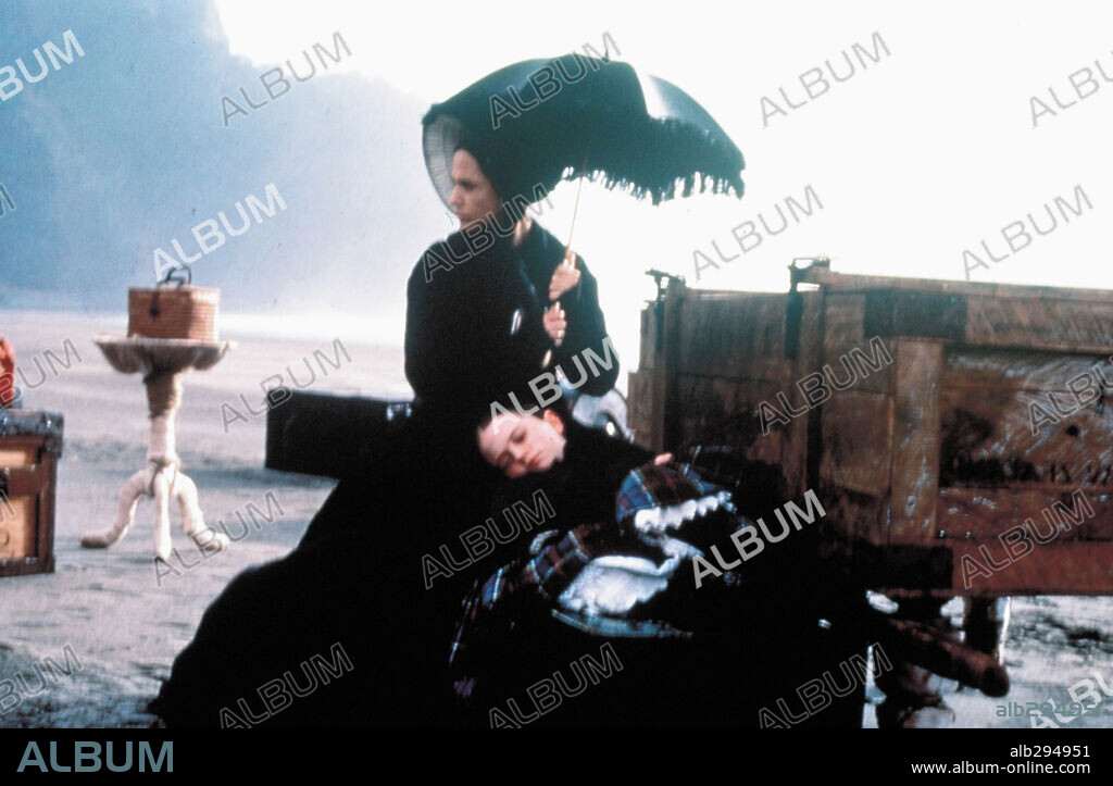 ANNA PAQUIN and HOLLY HUNTER in THE PIANO, 1993, directed by JANE CAMPION. Copyright JAN CHAPMAN PRODS/CIBY 2000.