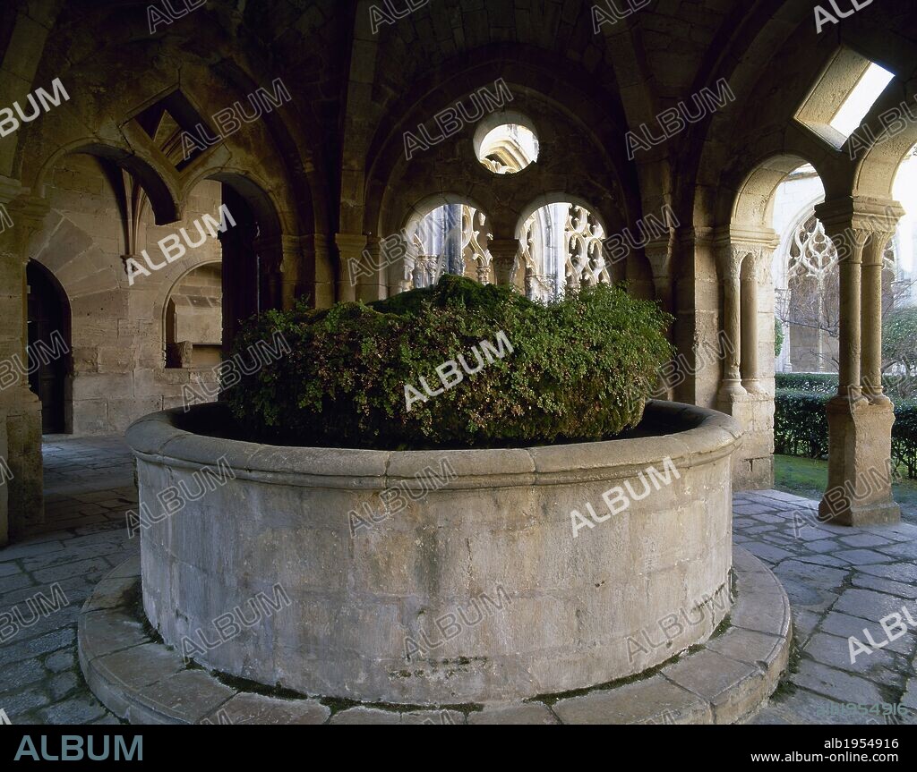 ARTE GOTICO. ESPAÑA. MONASTERIO DE SANTES CREUS. Vista general del LAVATORIO, protegido por un templete gótico. Se encuentra ubicado en una de las alas del claustro gótico. AIGUAMURCIA. Provincia de Tarragona. Comarca del Alt Camp. Cataluña.