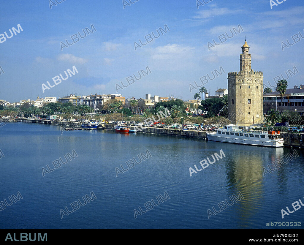 RIO GUADALQUIVIR Y TORRE DEL ORO DESDE PUENTE S TELMO - FOTO AÑOS 80.