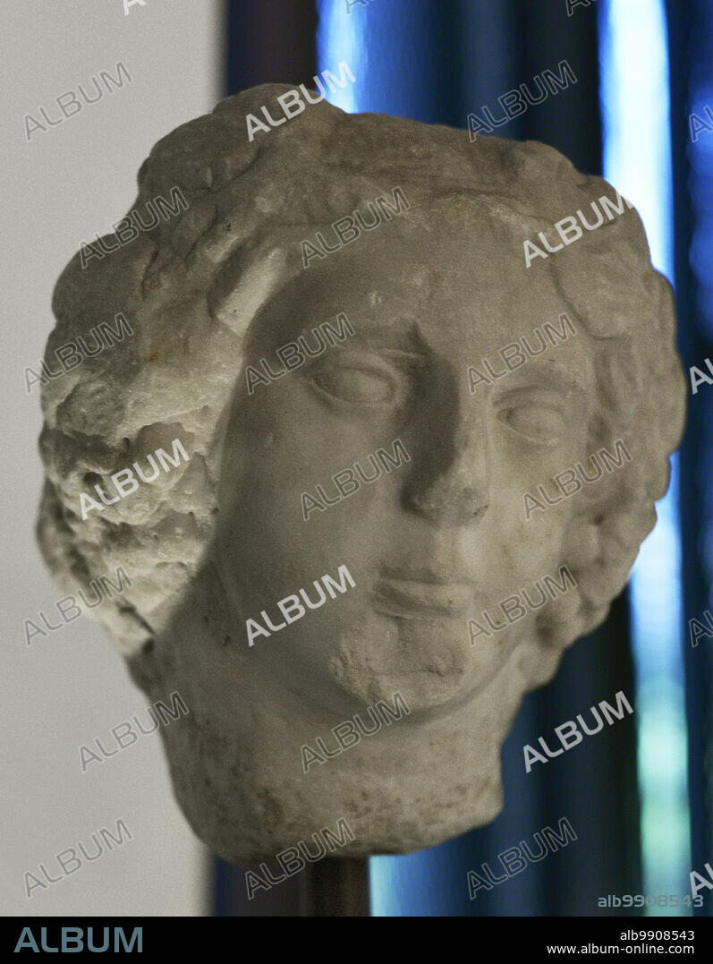 Dioniso (Baco). Dios griego del vino. Cabeza de Dioniso. Siglos I-II d.C. Procede de Mértola, distrito de Beja, Portugal. Museo Nacional de Arqueología. Lisboa. Portugal.