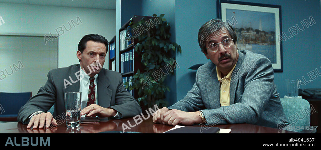 HUGH JACKMAN y RAY ROMANO en ESTAFA, 2019 (BAD EDUCATION), dirigida por CORY FINLEY. Copyright HBO.