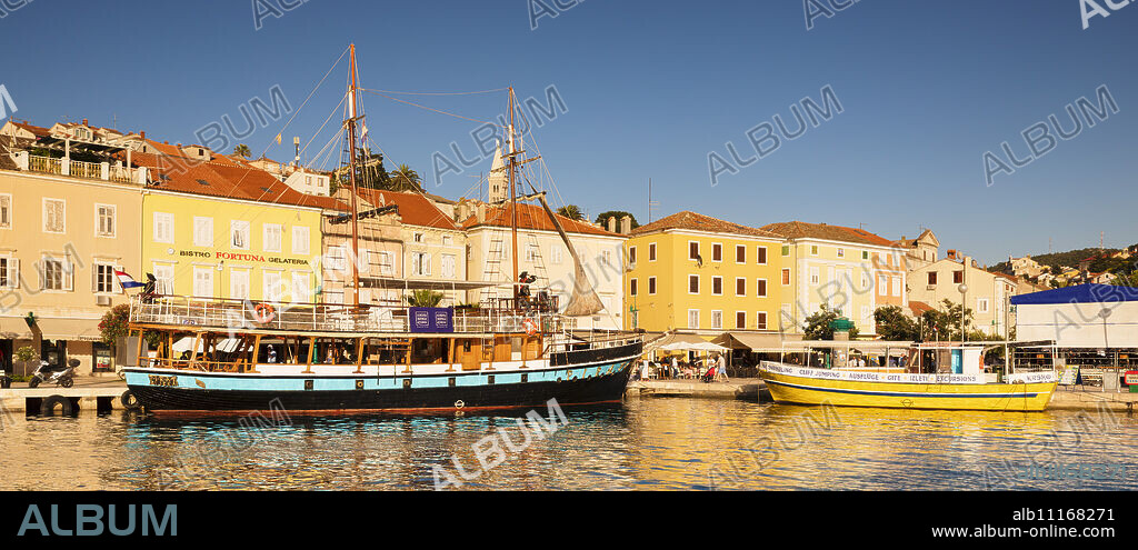 Harbour and old town at sunset, Mali Losinj, Cres Island, Kvarner Gulf, Croatia, Europe.
