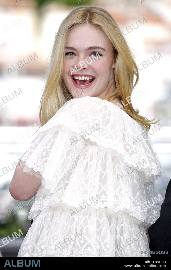 ELLE FANNING. May 20, 2016 - Cannes, Alpes-Maritimes, Frankreich - Elle Fanning at the 'The Neon Demon' photocall during the 69th Cannes Film Festival at the Palais des Festivals on May 20, 2016. 20/05/2016