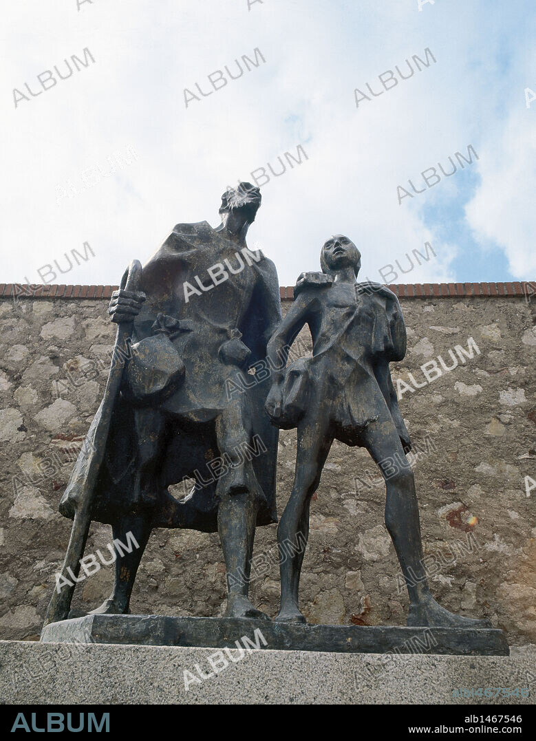 LAZARILLO DE TORMES. Monumento realizado en bronce, obra del escultor Agustín CASILLAS. SALAMANCA. Castilla-León. España.