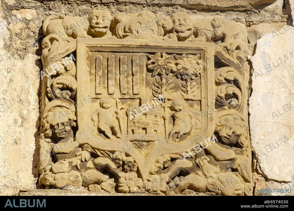 escudo de los Allue, casa Cabalero, Asín de Broto ,municipio de Broto, Sobrarbe,Huesca, Aragón, cordillera de los Pirineos, Spain.