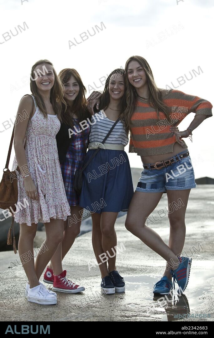 ANDREA DURO, LUCIA DELGADO, LUCIA GUERRERO y PALOMA BLOYD en PERDONA SI TE LLAMO AMOR, 2014, dirigida por JOAQUIN LLAMAS. Copyright TELECINCO CINEMA.