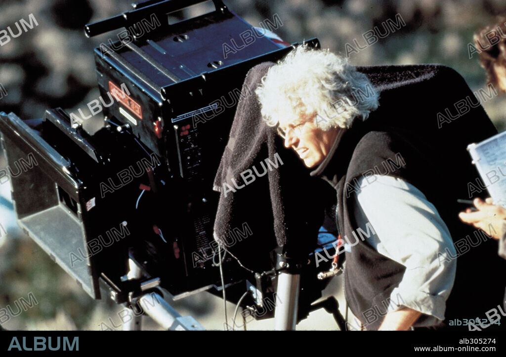 JEAN-JACQUES ANNAUD in WINGS OF COURAGE, 1995, directed by JEAN-JACQUES ANNAUD.