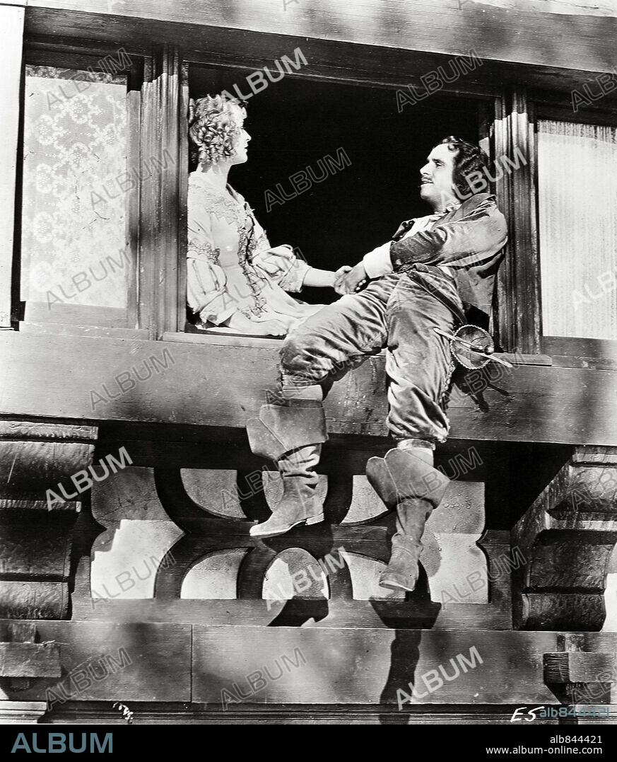 DOUGLAS FAIRBANKS and MARGUERITE DE LA MOTTE in THE THREE MUSKETEERS, 1921, directed by FRED NIBLO. Copyright UNITED ARTISTS.