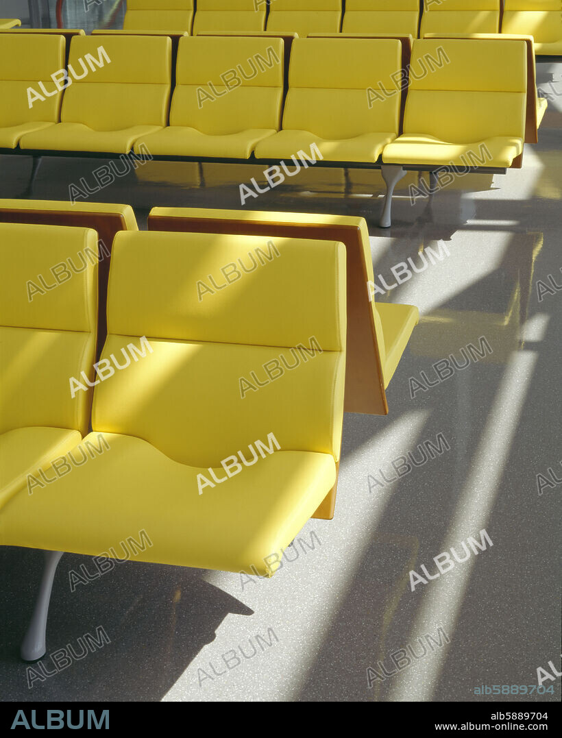 RENZO PIANO. AEROPUERTO KANSAI DETAIL OF YELLOW CHAIR.
