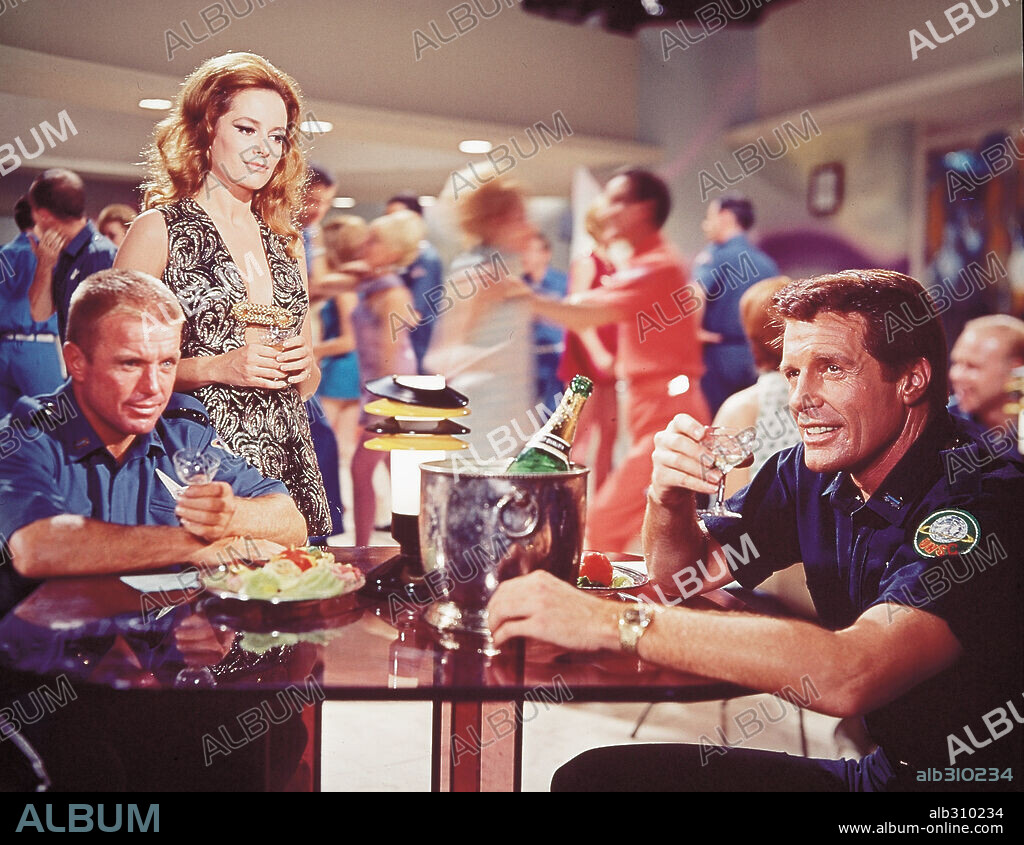 LUCIANA PALUZZI, RICHARD JAECKEL y ROBERT HORTON en LOS 7 MAGNÍFICOS DEL ESPACIO, 1980 (BATTLE BEYOND THE STARS), dirigida por JIMMY T. MURAKAMI. Copyright WARNER/ORION.