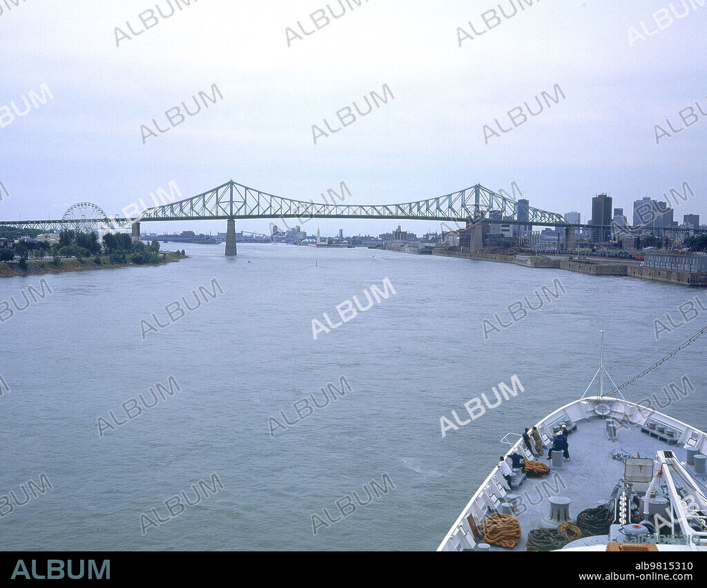 VISTA DEL PUENTE JACQUES CARTIER-1926/30-SOBRE EL RIO SAN LORENZO-BARCO NAVEGANDO - FOTO AÑOS 00.