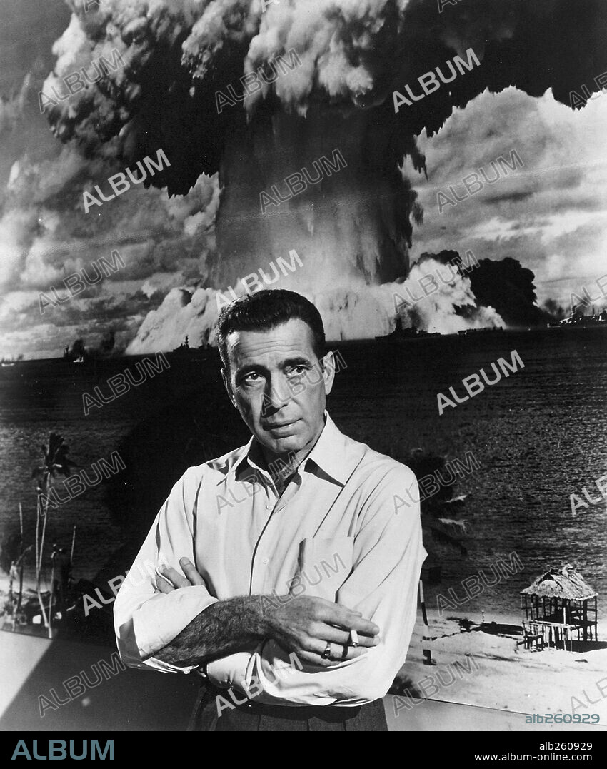 HUMPHREY BOGART in DEADLINE-U. S. A., 1952, directed by RICHARD BROOKS. Copyright 20TH CENTURY FOX.