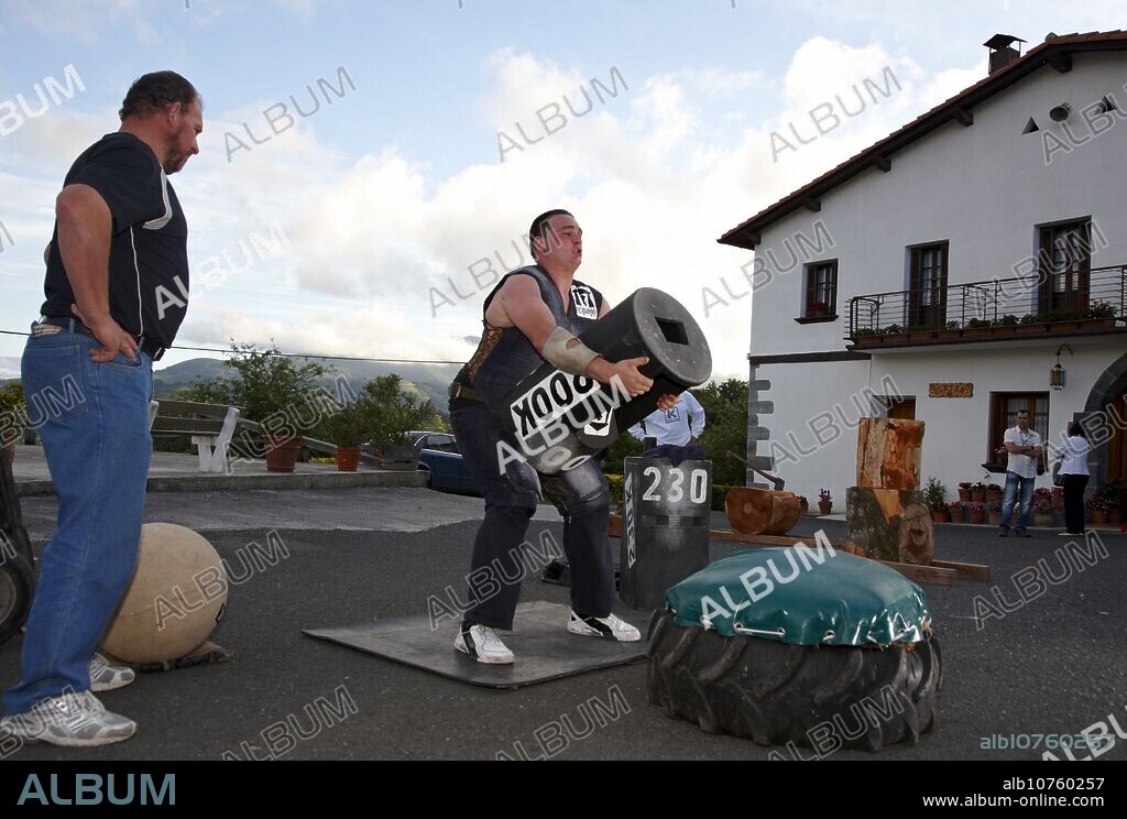 Iñaki and Ignacio Perurena, Harrijasotzaile (stone lifting), Basque rural sport, Aduna, Gipuzkoa, Basque Country, Spain.