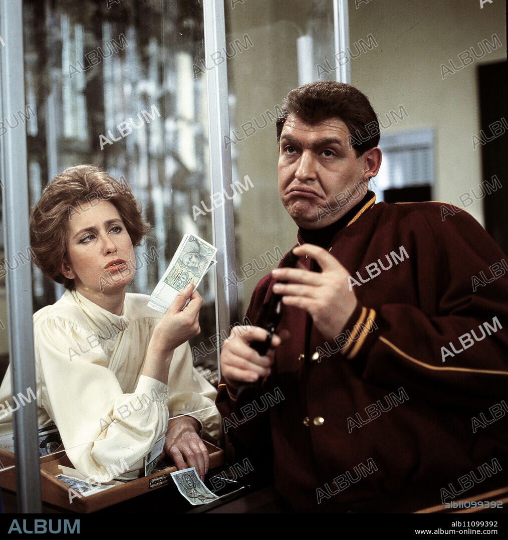 SKETCHUP / Sketch: Robbery / With BEATRICE RICHTER and DIETER KREBS from "Robbery". / Headline: SKETCHUP.
